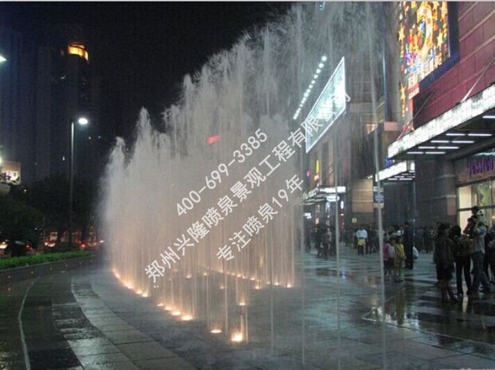 興隆噴泉承建的永城購物廣場旱噴實(shí)景